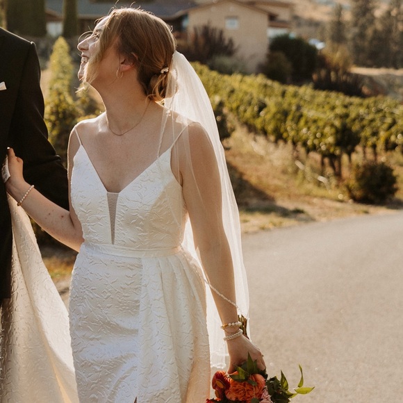 Fingertip length veil - Picture 1 of 3